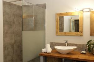 Villa pleine campagne, piscine chauffée , Lubéron