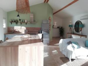 Villa pleine campagne, piscine chauffée , Lubéron