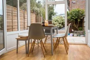 Beautiful Town House with Private Garden and Patio - Hampreston