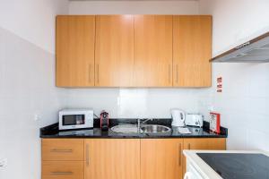 Bonjardim Studio w Balcony by LovelyStay