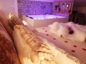 Nuit Romantique, Spa, Champagne, Cinéma, Flipper - Escapade Veyloise