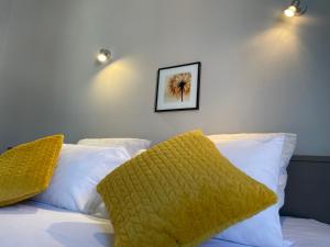 Hotels Logis Hotel Castel de Mirambel : photos des chambres