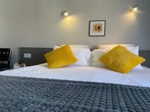 Logis Hôtel Castel de Mirambel - Adé