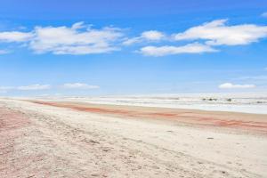 Quiet coastal escape within walking distance to beach with shared pool