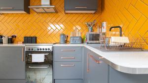 The Space at 8, garden flat close to town & beach