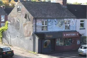 The Pottery Flat Chesterfield Three Star Gold - Staveley