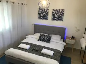 Queen of the Dead Sea Crown Group Collection - Sāfī