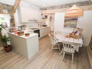 Sunstone Garreg Haul