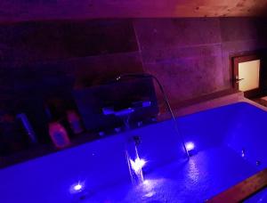 Chalets Magnifique Chalet avec SPA : photos des chambres