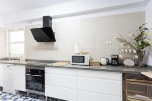 Home2Book Charming Center Apt Santa Cruz