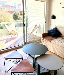 Stylish Apartment by River with Pool & Grill