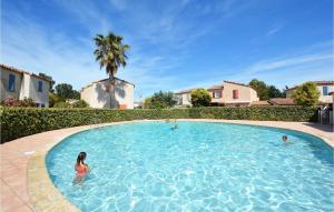 Stunning home in Aigues-Mortes with Outdoor swimming pool, WiFi and 3 Bedrooms