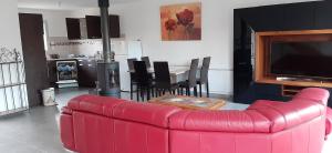 Villas villa neuve ds les monts du lyonnais : photos des chambres