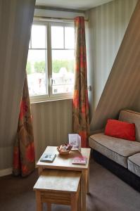 Hotels Almoria Hotel & SPA : Chambre avec Salon (2 Adultes + 2 Enfants) - Vue sur Rue