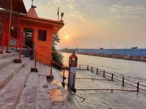 nehnilayam Homestay, home with fusion of style & comfort - Laksar