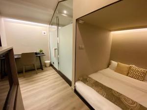 Phòng Đôi – Ở Qua Đêm, Ở 13 tiếng, Nhận Phòng 6:00 Chiều, Trả Phòng 7:00 Sáng (Double Room - Night Use, 13 Hours Stay, Check-In 6:00 PM, Check-Out 7:00 AM)