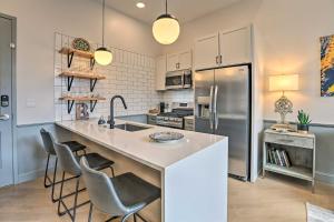 Modern Downtown Birmingham Condo with Rooftop Access