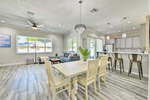 Beautiful Getaway ~ 4 Miles to Venice Beach!