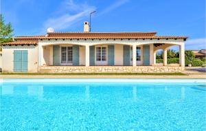 Maisons de vacances Awesome Home In Bellegarde With Wifi, Outdoor Swimming Pool And Swimming Pool : photos des chambres