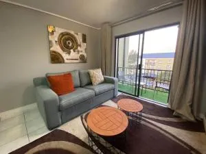 Insaka's Greenlee 3 Luxurious Apartment - Modderfontein