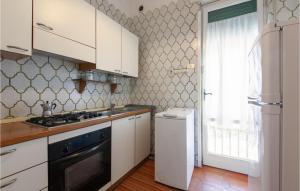 Amazing Apartment In Tirrenia -pi- With 2 Bedrooms