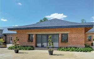 Maisons de vacances Beautiful Home In Roisel With 4 Bedrooms And Wifi : photos des chambres