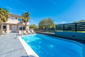 VILLA TWINS Sukošan with heated pool