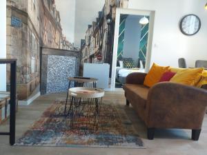 Les Volets Bleus - Refaits a neuf, deux appartements et un studio, Jardin : photos des chambres