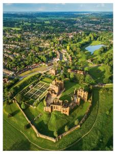 MODERN STUDIO APARTMENT, PRIVATE- DRIVEWAY PARKiNG