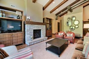 Silver Star #4303- 3 Bed PH