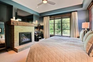 Silver Star #4303- 3 Bed PH