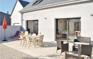 Maisons de vacances Amazing Home In Saint-germain-sur-ay With Wifi : photos des chambres