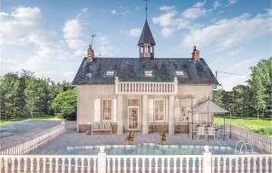 Amazing home in Ardentes with 7 Bedrooms and Outdoor swimming pool