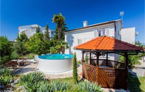 Beautiful Home In Malinska With 6 Bedrooms, Wifi And Heated Swimming Pool 