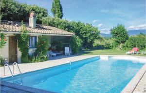 Beautiful home in Grignan with WiFi and Outdoor swimming pool