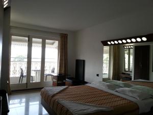 Lotus Bay View Hotel