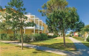 Appartements Beautiful apartment in Six-Fours-les-Plages with 1 Bedrooms, WiFi and Outdoor swimming pool : photos des chambres