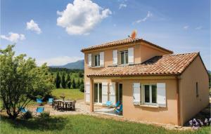 Maisons de vacances Stunning home in Saint Roman with 4 Bedrooms and WiFi : photos des chambres