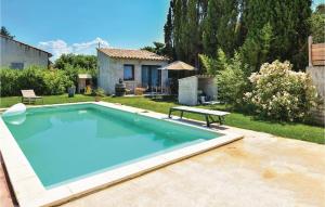 Maisons de vacances Nice home in Ste Cecile les Vignes with WiFi and Outdoor swimming pool : photos des chambres