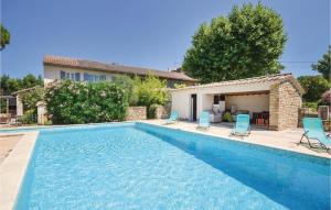 Beautiful Home In Caderousse With 7 Bedrooms, Private Swimming Pool And Outdoor Swimming Pool
