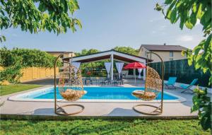 obrázek - Nice Home In Prolozac Donji With 3 Bedrooms, Wifi And Outdoor Swimming Pool