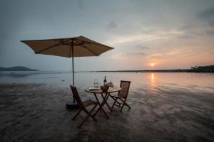 Casa Del Mer by StayVista - Nearby beach with, sea-view rooms & coconut farm