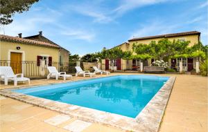 Maisons de vacances Awesome home in Maillane with 6 Bedrooms, WiFi and Outdoor swimming pool : photos des chambres