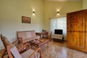 StayVista at Casa Pinnacle - Pet Friendly Home with Lawn