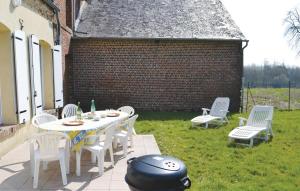 Three-Bedroom Holiday Home In Chigny