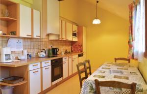 Maisons de vacances Amazing Home In Parfondeval With Wifi : photos des chambres