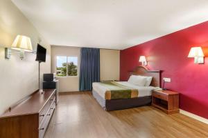 Deluxe Single Room room in Econo Lodge York