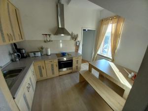 Schwarzer Adler Ferienwohnung mit 3 Schlafzimmer, WZ, Küche, Bad