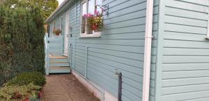 The Cabin,Kings Lane,Weston