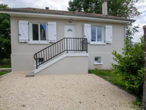 Maisons de vacances Gite Saint-Mesmin, 3 pieces, 6 personnes - FR-1-616-212 : Maison de Vacances (6 Adultes)